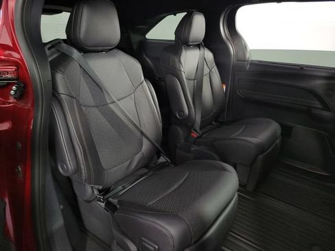 Used 2026 Toyota Sienna Limited FWD image 18