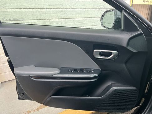 Used 2025 Kia K4 LXS image 18