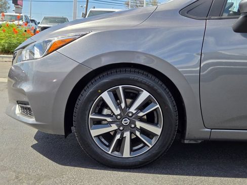 Used 2021 Nissan Versa SV FWD image 9