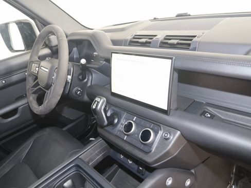 Used 2023 Land Rover Defender 110 V8 image 40