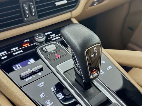 Used 2023 Porsche Cayenne S image 18