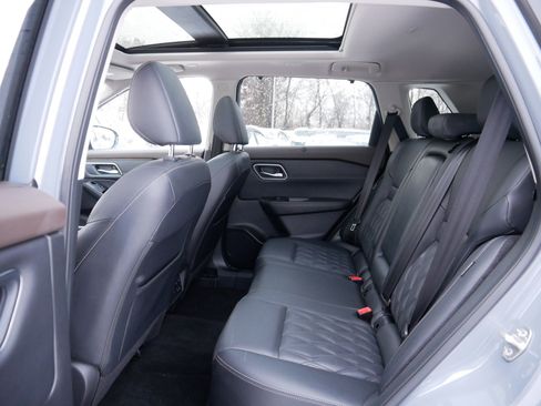 Certified 2022 Nissan Rogue Platinum w/ Head-Up Display Package image 34