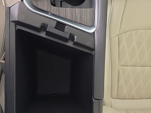 Used 2022 Buick Enclave Avenir w/ Avenir Technology Package AWD/4WD image 24