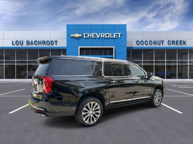 Used 2023 GMC Yukon XL Denali AWD/4WD image 8