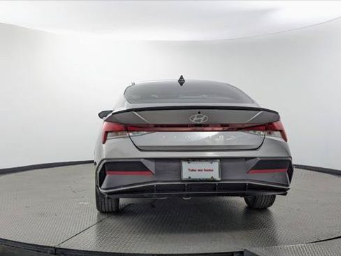 Used 2025 Hyundai Elantra Sport FWD image 7