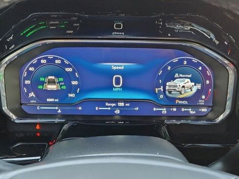 Used 2025 Chevrolet Silverado 2500 ZR2 w/ Technology Package image 7