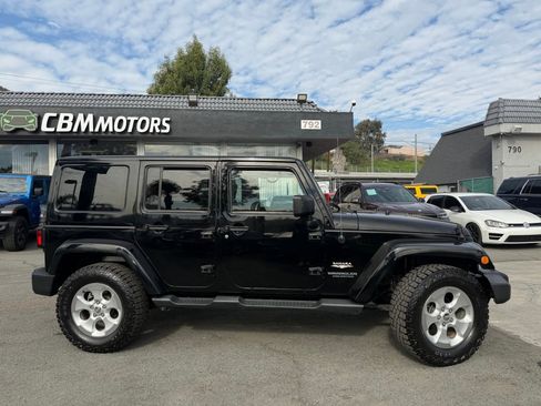 Used 2014 Jeep Wrangler Unlimited Sahara w/ Max Tow Package image 12