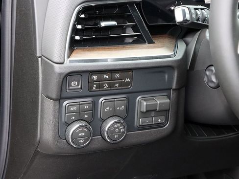 New 2026 Chevrolet Suburban High Country AWD/4WD image 30