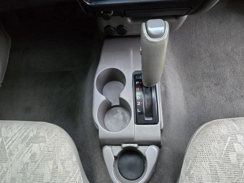 Used 2002 Toyota Tacoma 2WD Regular Cab image 2