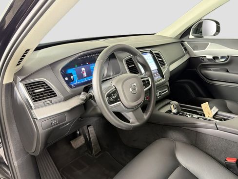 Used 2025 Volvo XC90 B5 Core AWD/4WD image 10