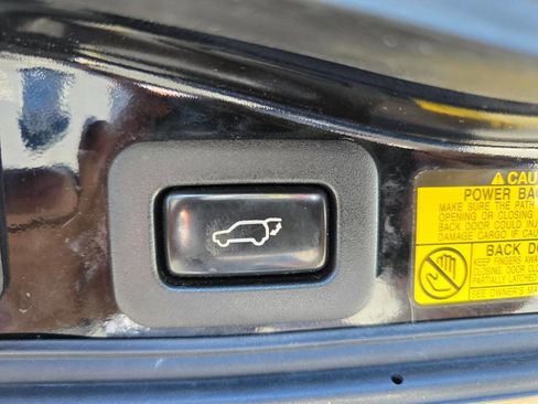 Used 2011 Lexus LX 570 4WD image 31