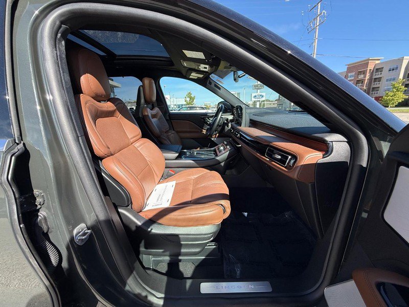 Certified 2023 Lincoln Aviator Reserve w/ Equipment Group 201A AWD/4WD image 13