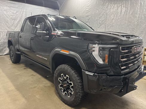 Used 2025 GMC Sierra 2500 AT4X image 1