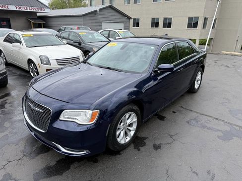 Used 2016 Chrysler 300 Limited RWD image 2