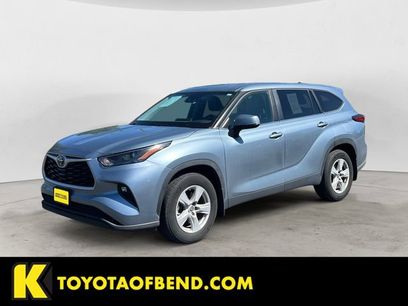 Used 2023 Toyota Highlander LE