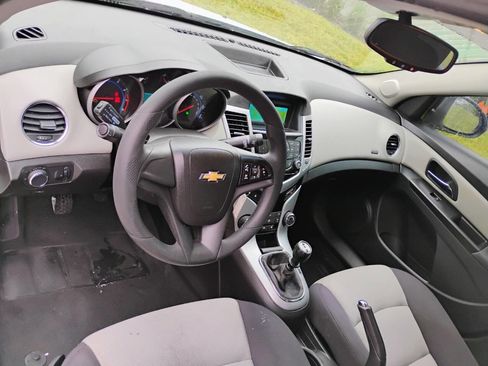 Used 2014 Chevrolet Cruze LS image 9