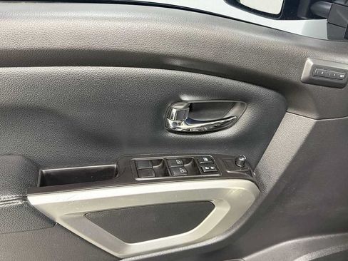 Used 2020 Nissan Titan SL w/ Moonroof Package AWD/4WD image 15