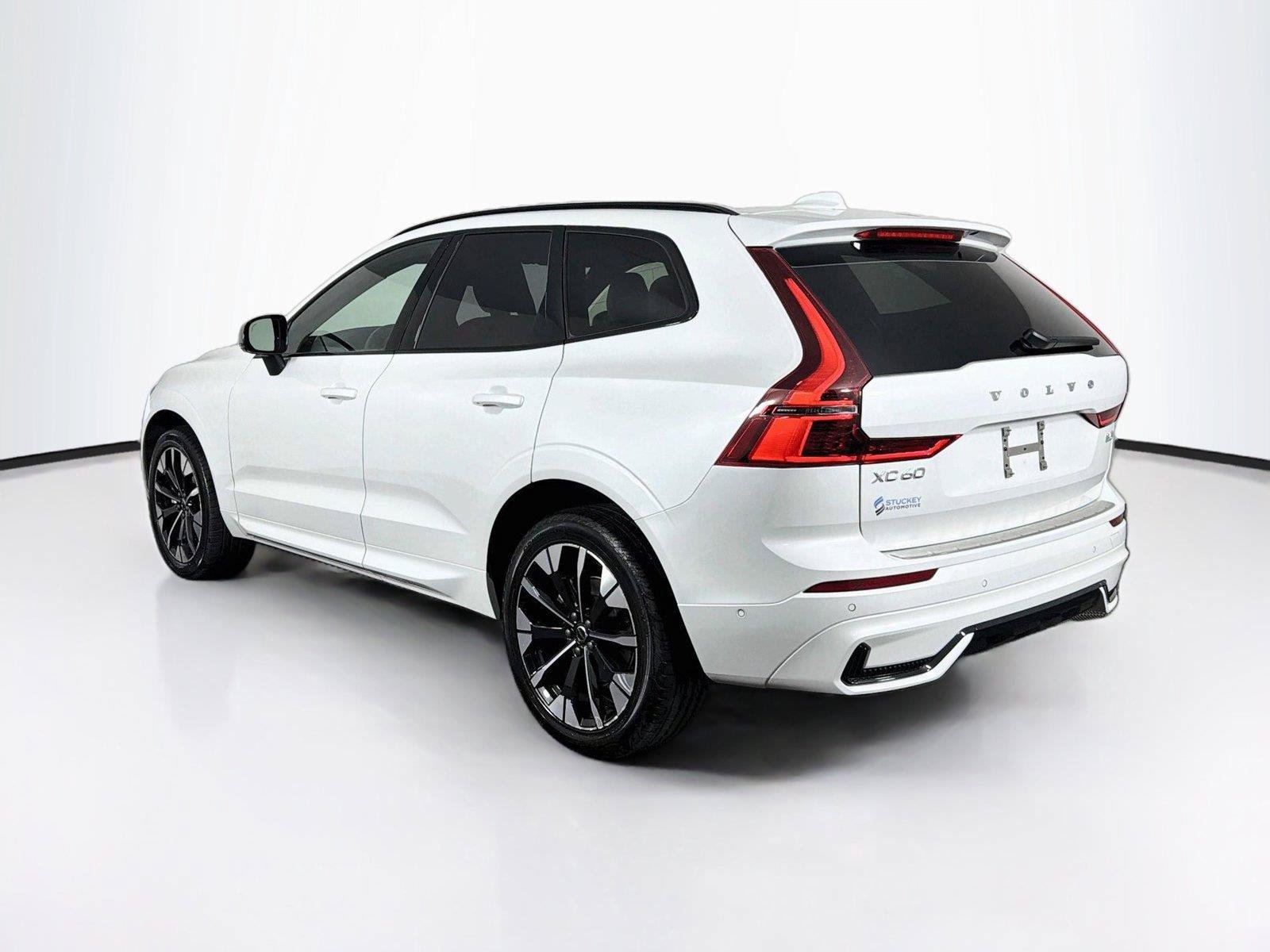 Used 2026 Volvo XC60 B5 Plus AWD/4WD image 9
