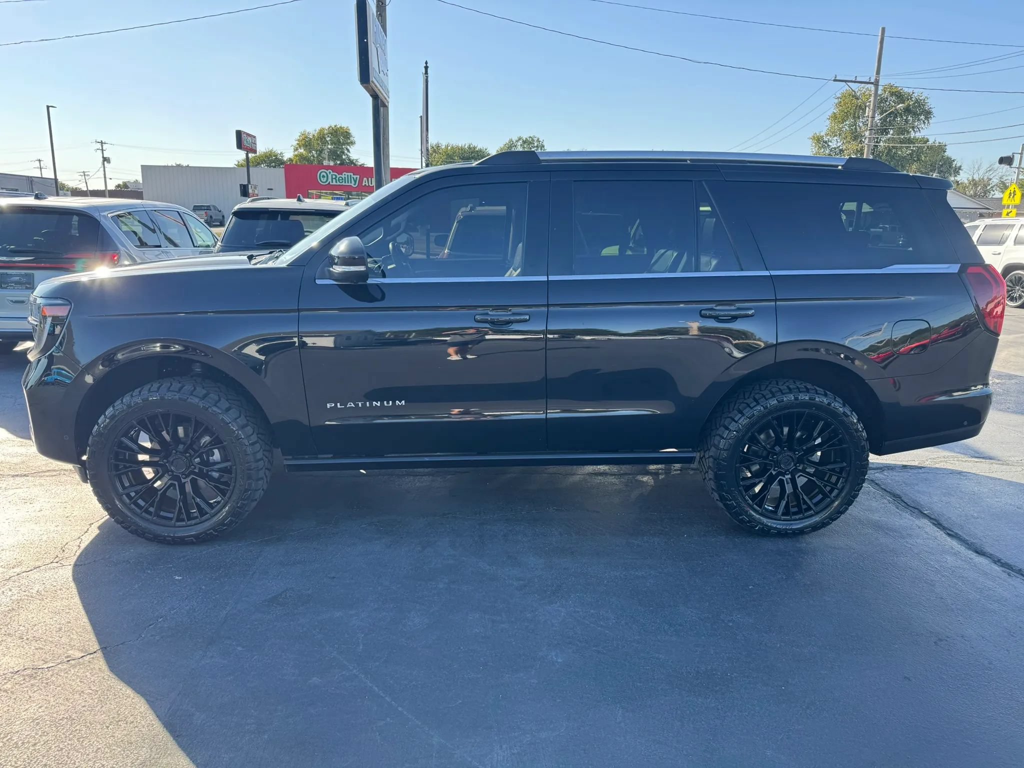 Used 2025 Ford Expedition Platinum AWD/4WD image 2
