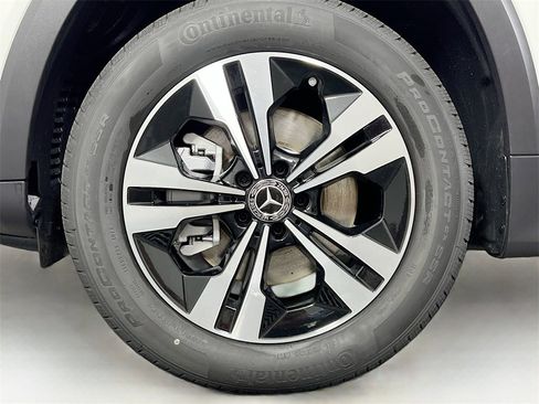 New 2025 Mercedes-Benz GLB 250 4MATIC image 29