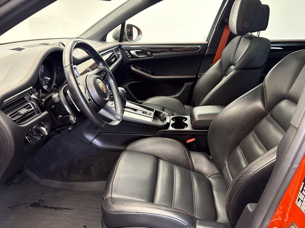 Certified 2023 Porsche Macan Turbo AWD/4WD image 5