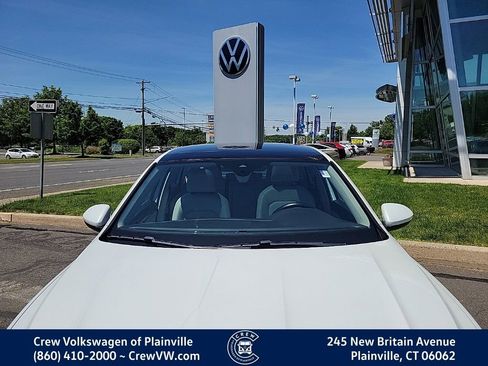 Certified 2024 Volkswagen Jetta SE w/ Panoramic Sunroof Package FWD image 25