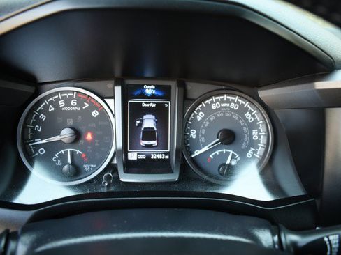 Used 2022 Toyota Tacoma TRD Sport w/ TRD Premium Sport Package AWD/4WD image 32
