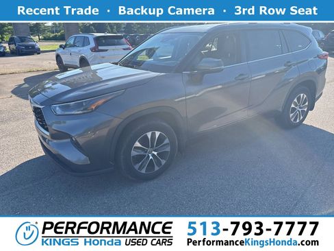 Used 2021 Toyota Highlander XLE FWD image 1