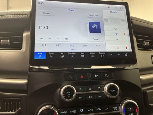 Used 2023 Ford Expedition XLT image 21