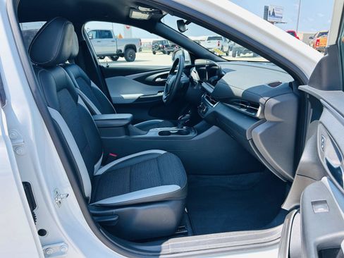 Used 2025 Buick Envista Preferred FWD image 28