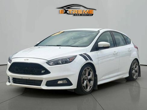 Used 2016 Ford Focus ST w/ Equipment Group 401A FWD image 2