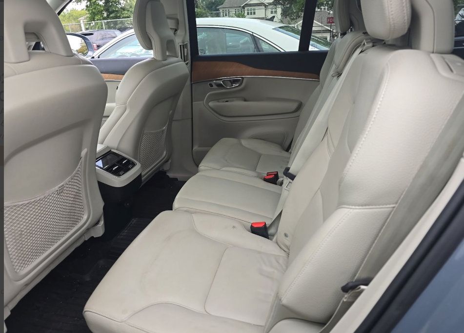 Used 2021 Volvo XC90 T6 Momentum w/ Advanced Package AWD/4WD image 6