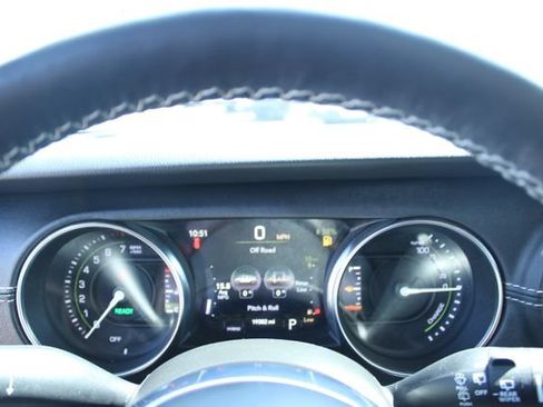 Used 2023 Jeep Wrangler Unlimited Sahara w/ Cold Weather Group AWD/4WD image 22