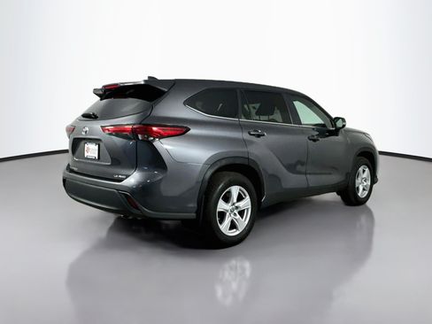 Used 2023 Toyota Highlander LE AWD/4WD image 7