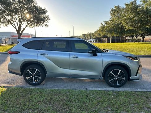 Used 2022 Toyota Highlander XSE FWD image 7