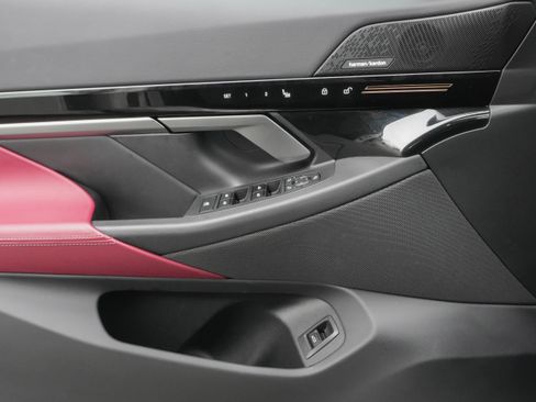 Certified 2025 BMW 530i xDrive w/ Premium Package image 26