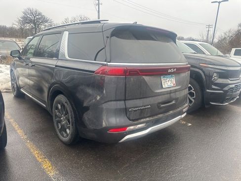 Used 2022 Kia Carnival SX Prestige image 12