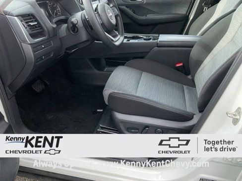 Used 2023 Nissan Rogue SV image 20