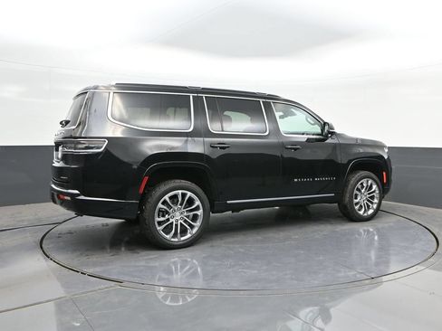 Used 2023 Jeep Grand Wagoneer Series II w/ Flexible Seating Group AWD/4WD image 5