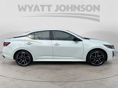 Used 2025 Nissan Sentra SR w/ SR Premium Package FWD image 6