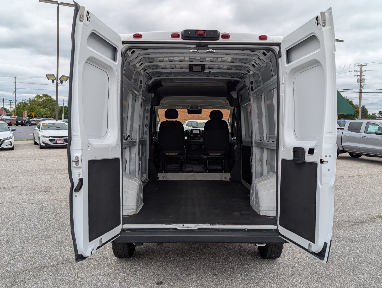 Used 2025 RAM ProMaster 2500 w/ Convenience Group FWD image 14