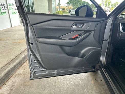 Used 2026 Nissan Rogue SL FWD image 37