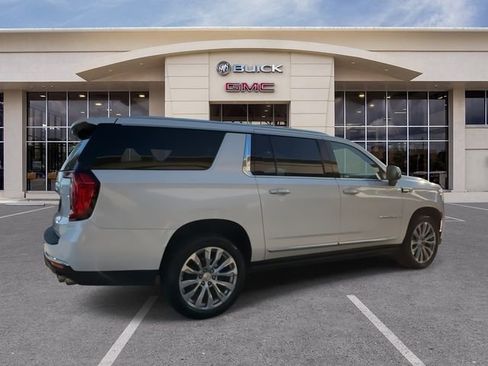 Used 2022 GMC Yukon XL Denali image 14