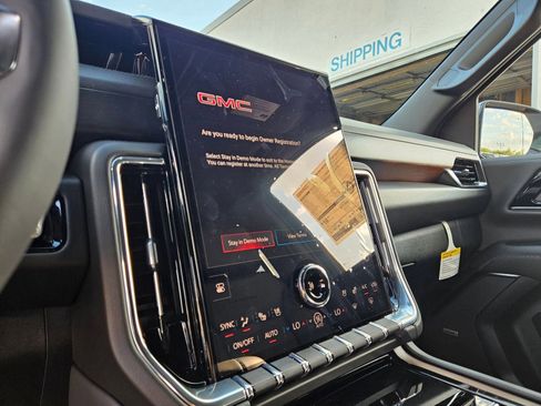 New 2026 GMC Yukon Denali w/ Denali Reserve Package AWD/4WD image 15