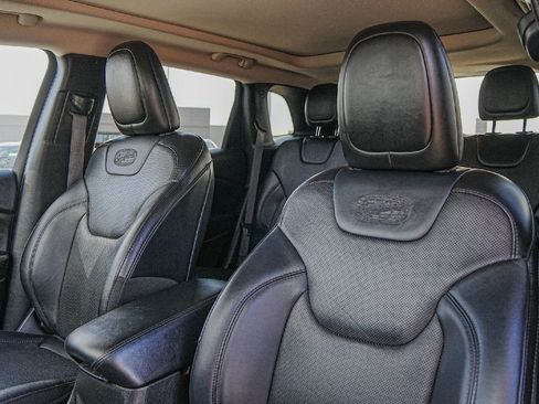 Used 2018 Jeep Cherokee Overland image 9