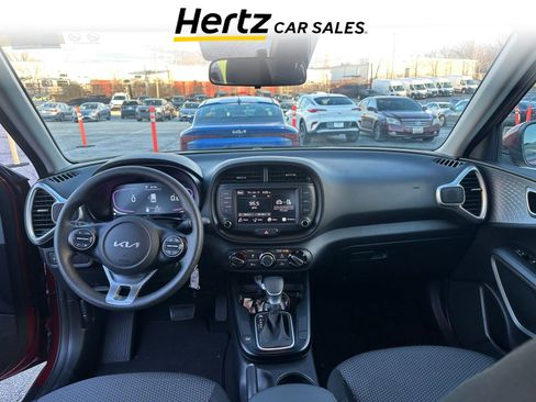 Used 2025 Kia Soul LX w/ LX Technology Package image 9