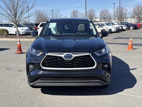 Used 2024 Toyota Highlander XLE image 6