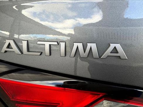 Certified 2024 Nissan Altima 2.5 SV FWD image 10