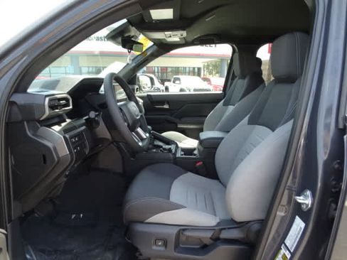 Used 2025 Toyota Tacoma TRD Off-Road AWD/4WD image 19