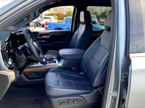 Used 2023 Chevrolet Silverado 1500 High Country w/ Technology Package image 8